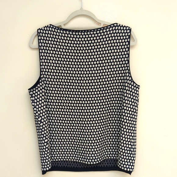 Pretty Navy and White St. John Shell - Picture 3 of 3